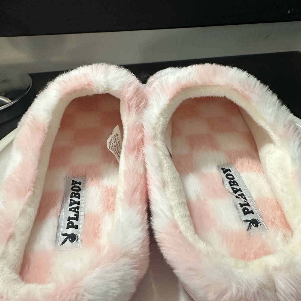 🆕Playboy Slippers - Picture 6 of 14